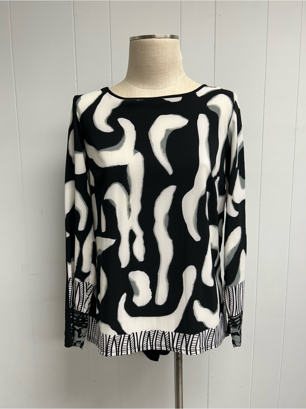 Black & White Abstract Print Long-Sleeve Tee
